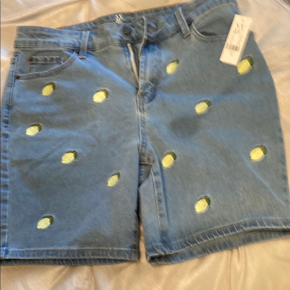 NWT Lemon shorts